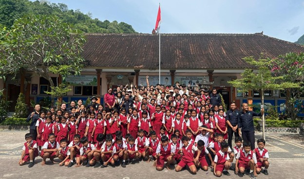 School Immersion and Community Action in Amed